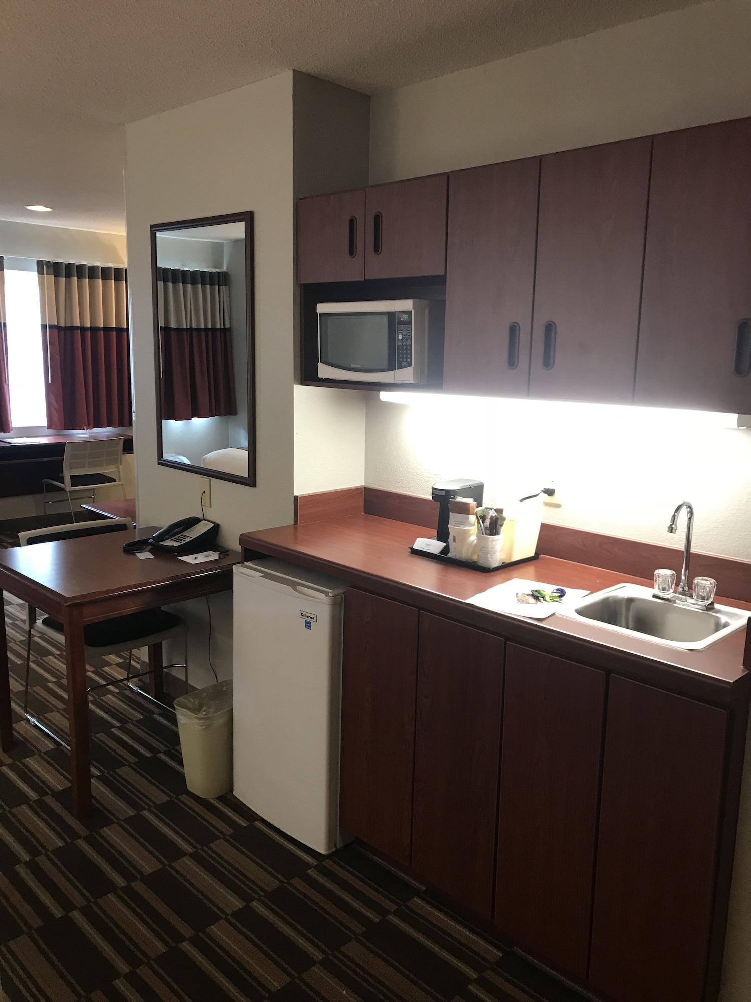 Microtel Inn & Suites Urbandale Eksteriør billede