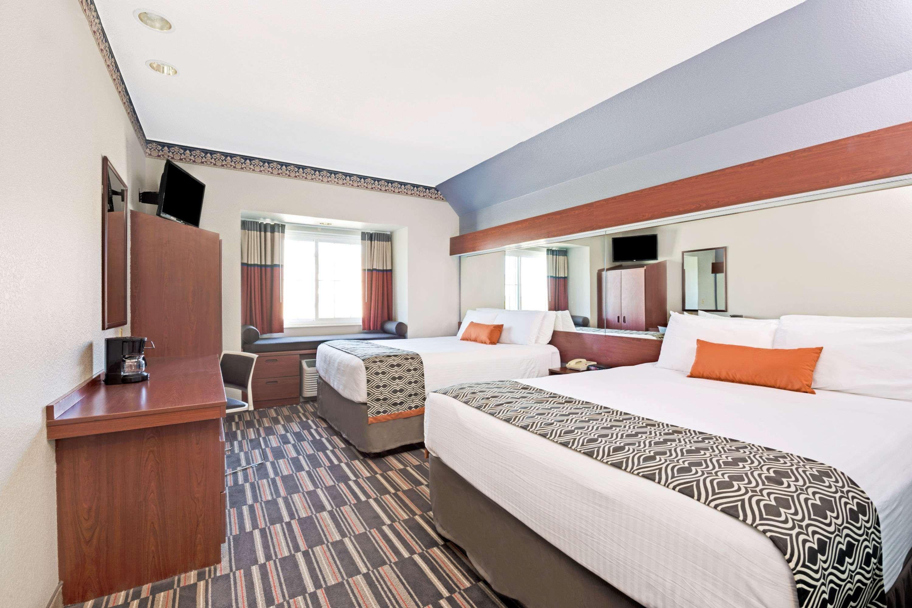 Microtel Inn & Suites Urbandale Eksteriør billede