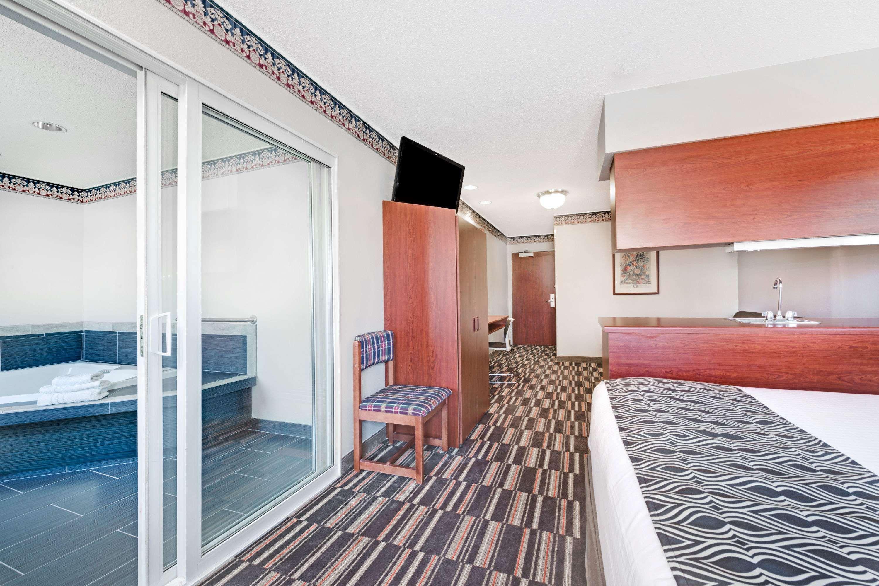 Microtel Inn & Suites Urbandale Eksteriør billede